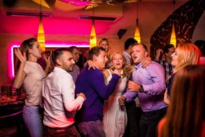 В среду 15 февраля — DANCE KARAOKE